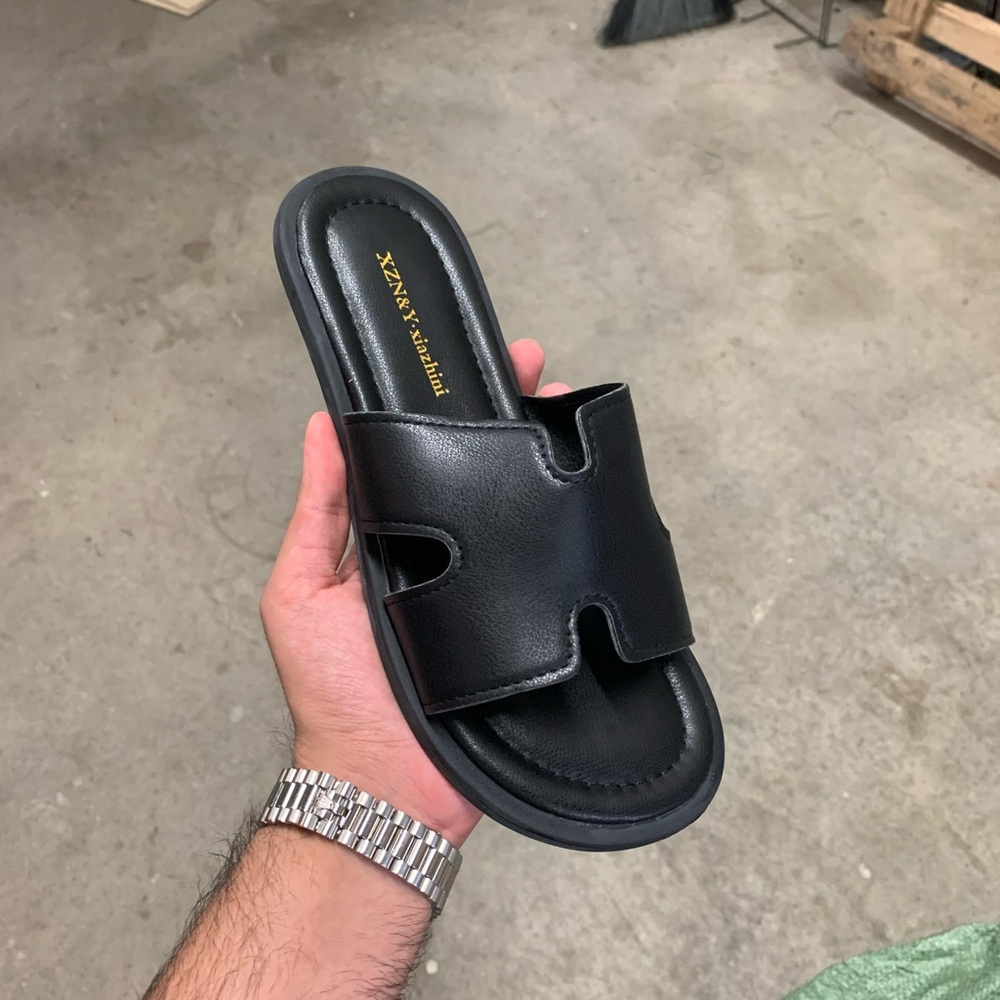 Women’s H Slipper Sandals Flat in Black - Size US 7 / EU 38